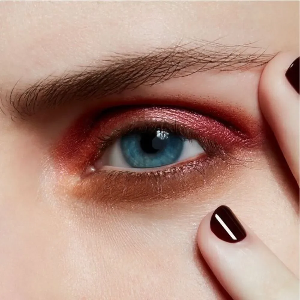 MAC LEFT YOU ON RED Eye Shadow ~ Intense Red Violet Duochrome Metallic Frost